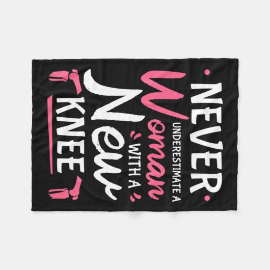 Never Underestimate A Women New Knee Replacement S Fleece Deken (Voorkant (Horizontaal))