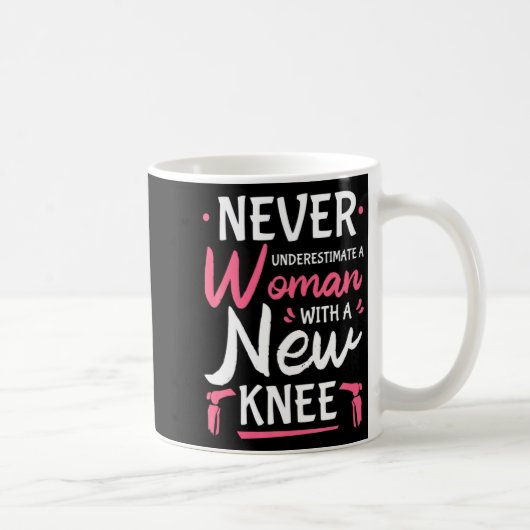 Never Underestimate A Women New Knee Replacement S Koffiemok (Rechts)
