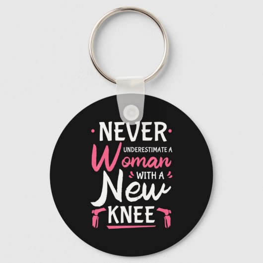Never Underestimate A Women New Knee Replacement S Sleutelhanger (Voorkant)
