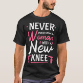 Never Underestimate A Women New Knee Replacement S T-shirt (Voorkant)