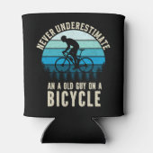 Never Underestimate an old guy on a Bicycle Blikjeskoeler (Achterkant)