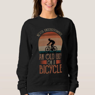 Never Underestimate An Old Guy On A Bicycle Cyclis Trui