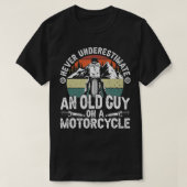 Never Underestimate an Old Guy on a Motorcycle Vin T-shirt (Design voorkant)
