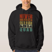 Never Underestimate An Old Man On A Quad Father's  Hoodie (Voorkant)