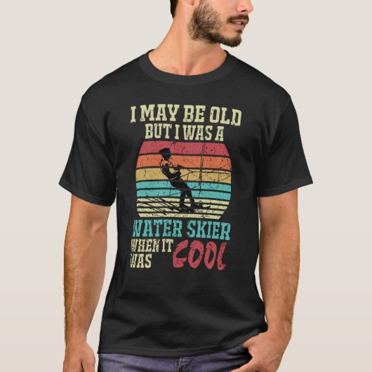 Never Underestimate An Old Man On A Ski Skiing Ski T-shirt (Voorkant)