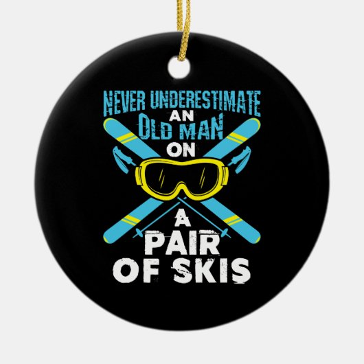 Never Underestimate an Old Man Pair of Skis Keramisch Ornament (Voorkant)