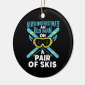 Never Underestimate an Old Man Pair of Skis Keramisch Ornament (Links)
