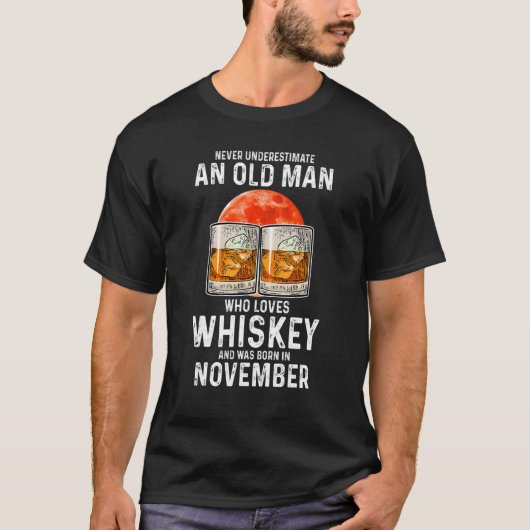 Never Underestimate An Old Man Who Loves Whiskey N T-shirt (Voorkant)
