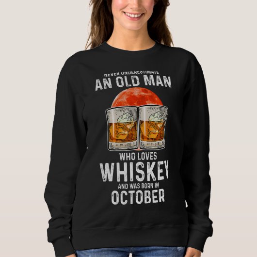 Never Underestimate An Old Man Who Loves Whiskey O Trui (Voorkant)