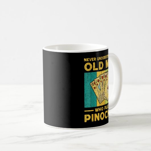 Never Underestimate An Old Man Who Plays Nochle No Koffiemok (Voorkant rechts)