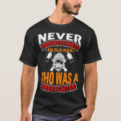 Never Underestimate An Old Man Who Was A Firefight T-shirt (Voorkant)