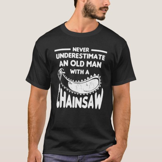 Never Underestimate An Old Man With A Chainsaw Arb T-shirt (Voorkant)