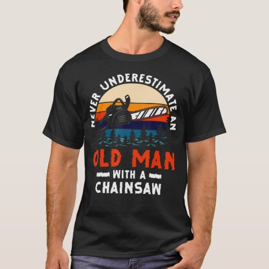 Never Underestimate An Old Man With A Chainsaw Woo T-shirt (Voorkant)