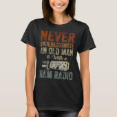 Never Underestimate An Old Man With A Ham Radio  1 T-shirt (Voorkant)