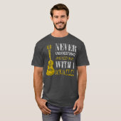 Never underestimate an old man with a ukulele t-shirt (Voorkant volledig)