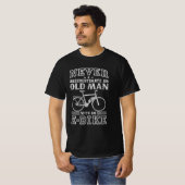 Never Underestimate an Old Man With An E-Bike T-shirt (Voorkant volledig)