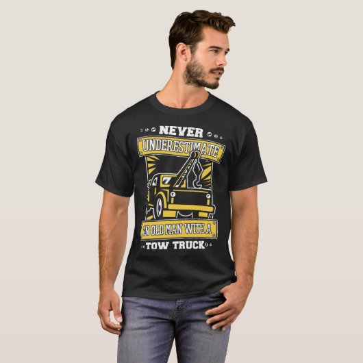 Never Underestimate An Old Man With Tow Truck Tow T-shirt (Voorkant volledig)
