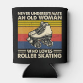 Never Underestimate An Old Woman On A Bicycleunder Blikjeskoeler (Achterkant)