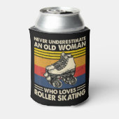 Never Underestimate An Old Woman On A Bicycleunder Blikjeskoeler (Blikje Achterkant)