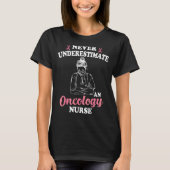 Never Underestimate An Oncology Nurse Nursing T-shirt (Voorkant)