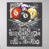 Never Underestimate Old Man With A Cue Stick Billi Poster (Voorkant)