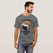 Never Underestimate Old Woman Loves Fishing Born T-shirt (Voorkant volledig)