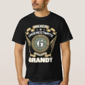 NEVER_UNDERESTIMATE_POWER_OF_A_GRANDY T-SHIRT (Voorkant)