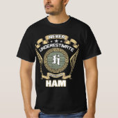 NEVER_UNDERESTIMATE_POWER_OF_A_HAM T-SHIRT (Voorkant)