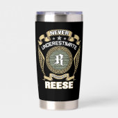 NEVER_UNDERESTIMATE_POWER_OF_A_REESE GEÏSOLEERDE DRINKBEKER (Voorkant)