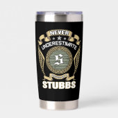 NEVER_UNDERESTIMATE_POWER_OF_A_STUBBS GEÏSOLEERDE DRINKBEKER (Voorkant)