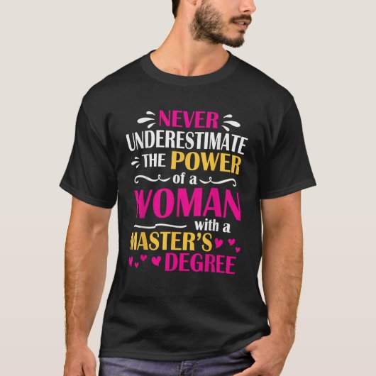 Never Underestimate Power Of A Woman With A Master T-shirt (Voorkant)