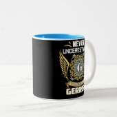 Never Underestimate The Power Of A Gerrish Tweekleurige Koffiemok (Voorkant rechts)