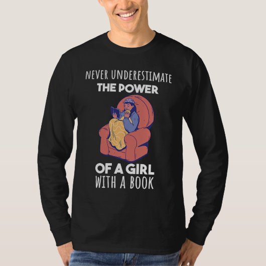 Never underestimate the power of a girl witha book t-shirt (Voorkant)