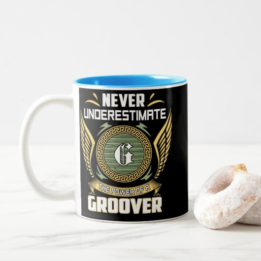 Never Underestimate The Power Of A Groover Tweekleurige Koffiemok (Met donut)