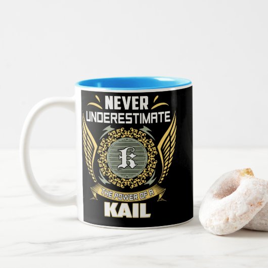 Never Underestimate The Power Of A Kail Tweekleurige Koffiemok (Met donut)