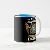 Never Underestimate The Power Of A Locklear Tweekleurige Koffiemok (Voorkant rechts)