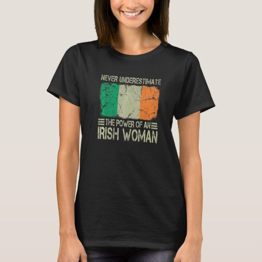 Never Underestimate The Power of an Irish Woman Fl T-shirt (Voorkant)