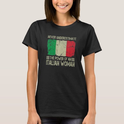 Never Underestimate The Power of an Italian Woman T-shirt (Voorkant)