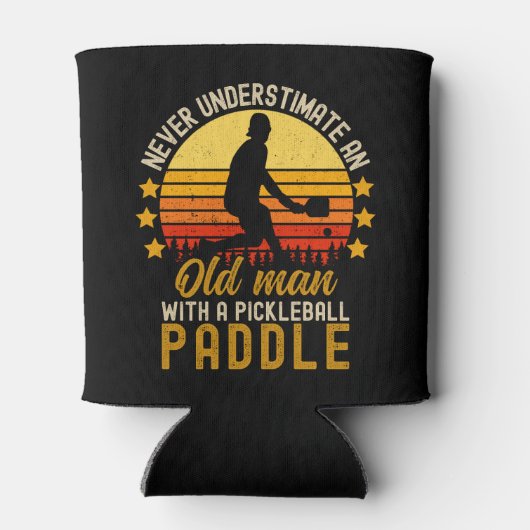 Never Understimate an Old Man With a Pickleball Blikjeskoeler (Achterkant)