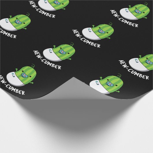New cumber Funny Veggie Cucumber Pun Dark BG Cadeaupapier (Hoek)