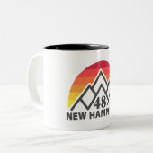 New Hampshire 48 Retro Mountain Tweekleurige Koffiemok (Voorkant links)