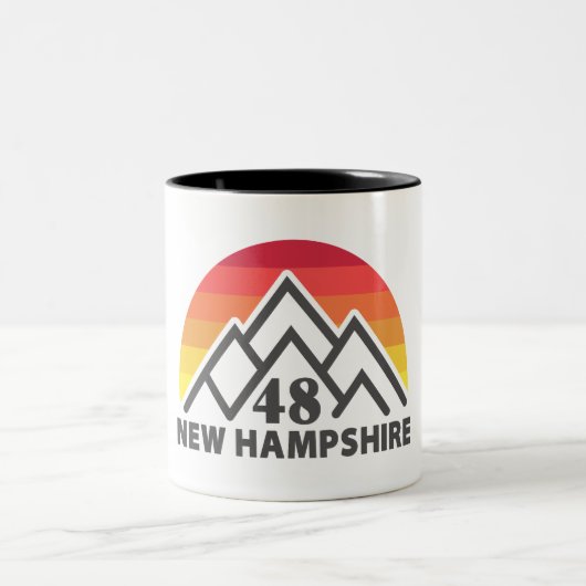 New Hampshire 48 Retro Mountain Tweekleurige Koffiemok (Center)