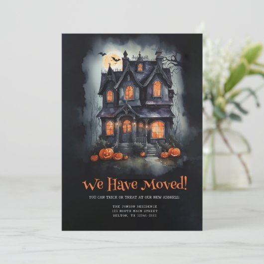 New Haunted Abode Moving Aankondiging (Staand voorkant)