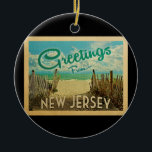 New Jersey Beach Ornament Vintage Travel<br><div class="desc">Deze Greetings From New Jersey  briefkaart design heeft een zandig strand met een prachtig turkooise oceaanwater en boven het zee,  een blauwe hemel met blauw witte wolken. In de klassieke reisstijl.</div>