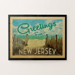 New Jersey Shore Jigzaag Puzzle Beach Vintage Legpuzzel<br><div class="desc">Deze Greetings From New Jersey  briefkaart design heeft een zandig strand met een prachtig turkooise oceaanwater en boven het zee,  een blauwe hemel met blauw witte wolken. In de klassieke reisstijl.</div>