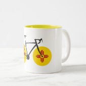 New Mexico Flag Cycling Tweekleurige Koffiemok (Voorkant rechts)