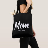 New Mom Established Date White Script Tote Bag (Dichtbij)