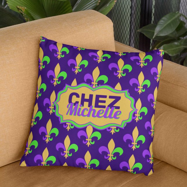 New Orleans Mardi Gras House Party Fleur Jouw naam Kussen (Photo approximates the 20 inch size of this pillow.)