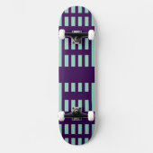New Stylish Skateboard with Modern Stripe Pattern (Voorkant)