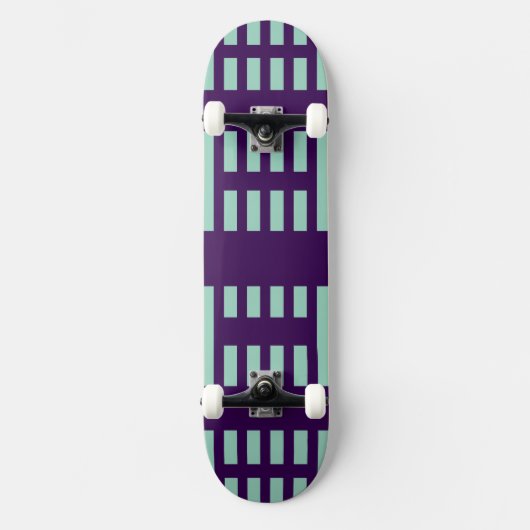New Stylish Skateboard with Modern Stripe Pattern (Voorkant)